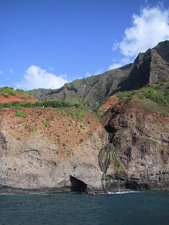 Höhlen in der Steilküste Fotos